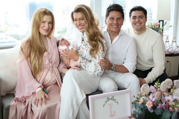 Cesar Filho e Elaine Mickely celebram chegada da neta Luiza com emoção​‌​