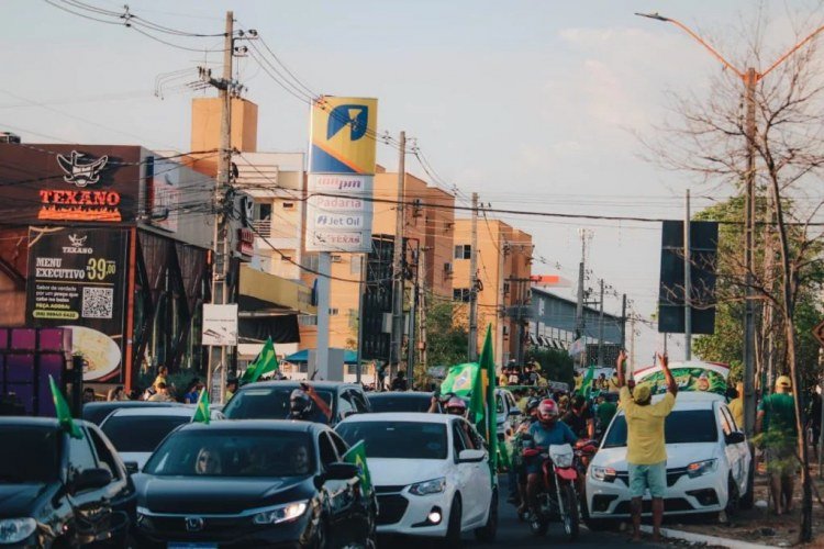 Motocarreata em Teresina apoia Flávio Bolsonaro antes do segundo turno​‌​
