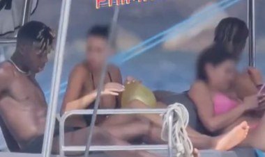 Nico Williams, campeão do mundo, é unfollow da namorada após flagra em barco​‌​