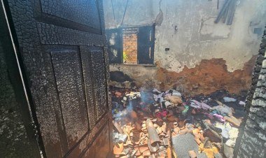Incêndio destrói quarto em residência de Teresina; vizinhos atuam no combate às chamas​‌​