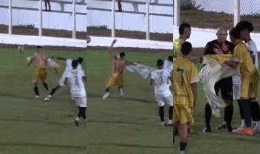 Lance inusitado marca jogo de futebol amador no Piauí com pênalti e expulsão​‌​