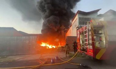 Incêndio em depósito de recicláveis assusta moradores na zona Sul de Teresina​‌​